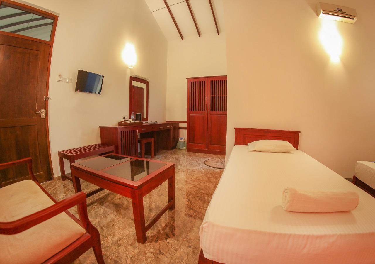 White Rose Beach Resort Marawila Bagian luar foto