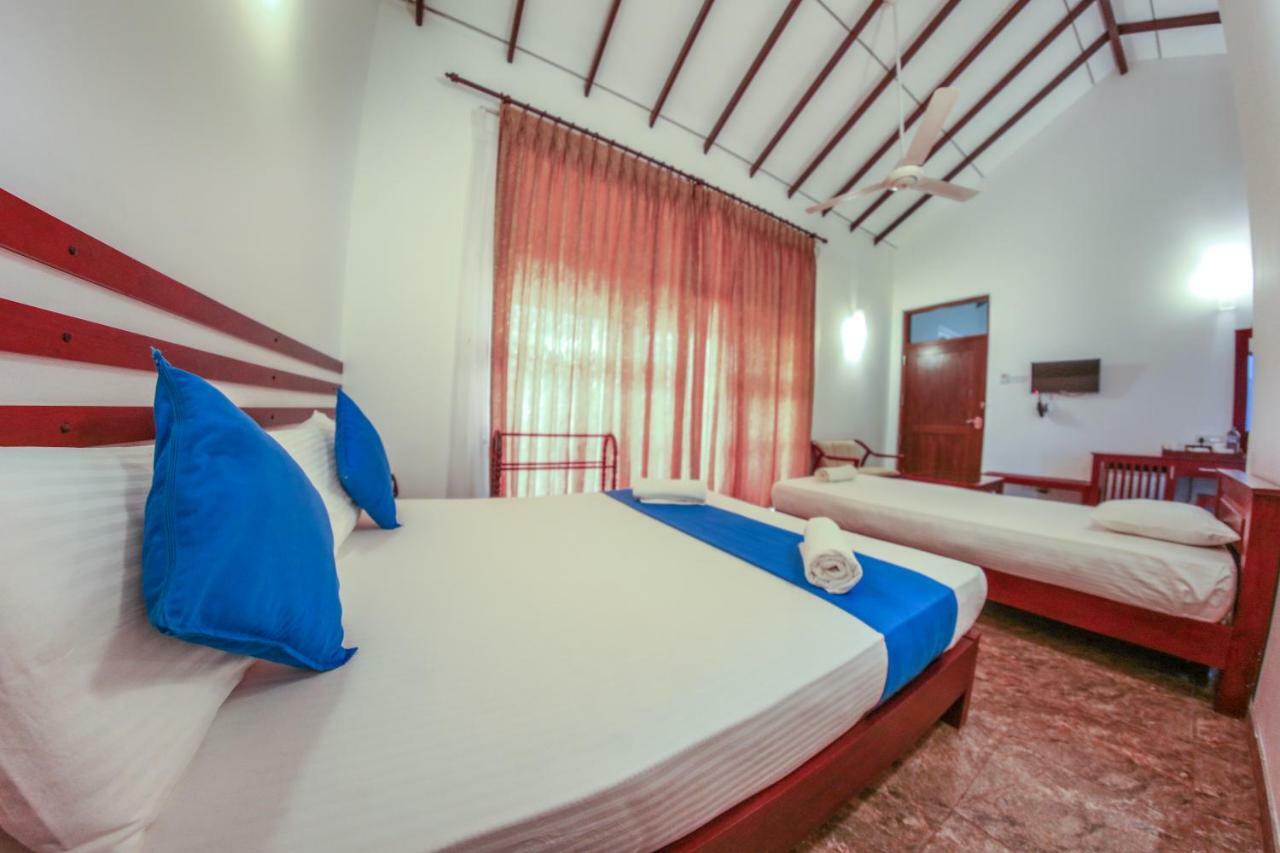 White Rose Beach Resort Marawila Bagian luar foto